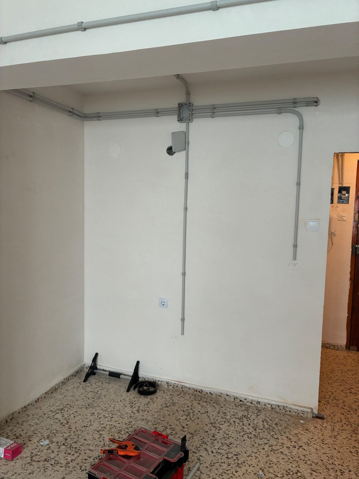 Servicios eléctricos para particulares y empresas en Baza, Guadix, Huéscar, etc.